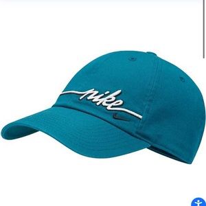 Nike Women’s Turquoise Femme Heritage 86 Ball Cap